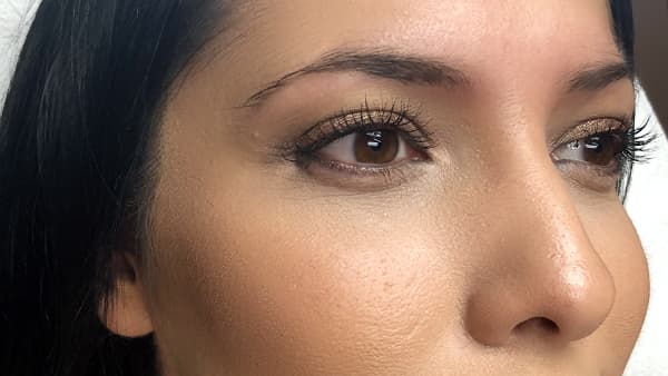 Image of a lady's eyes before permanent eyebrows